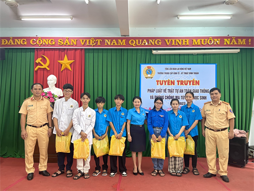 Trường Trung cấp Kinh tế - Kỹ thuật Bình Thuận tổ chức hoạt động  Tuyên truyền pháp luật về trật tự an toàn giao thông, phòng chống đuối nước, ma túy cho học sinh năm 2023